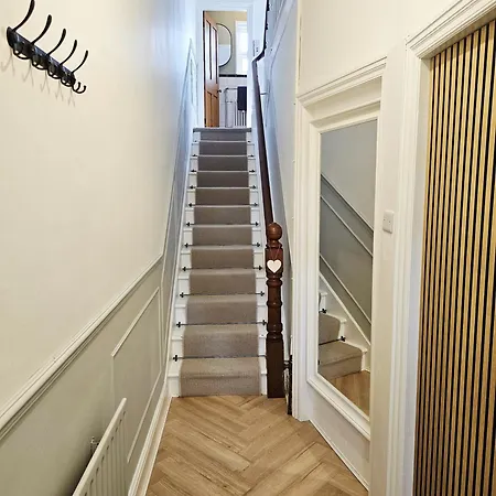 Homebird - Sharrow Retreat Apartment *