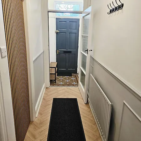 Apartment Homebird - Sharrow Retreat